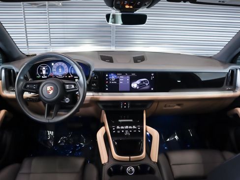 Certified 2024 Porsche Cayenne AWD/4WD image 14