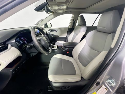 Used 2021 Toyota RAV4 Limited image 14