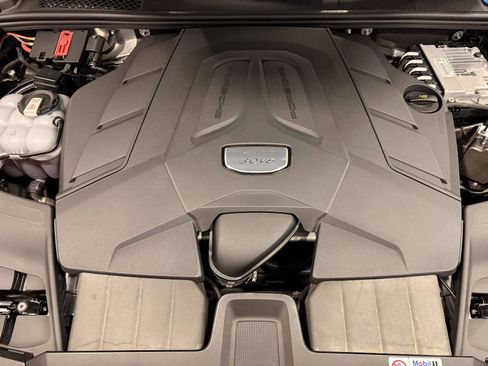 Used 2023 Porsche Cayenne Coupe image 27