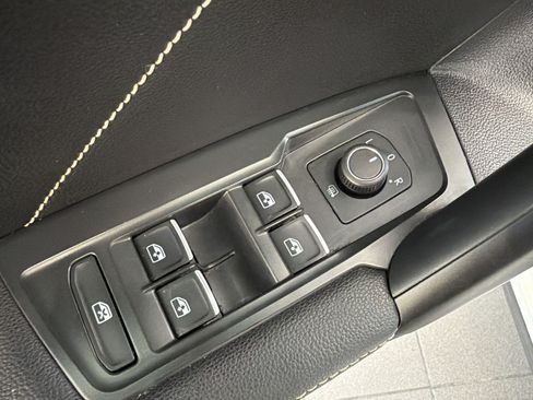 Certified 2023 Volkswagen Tiguan SE w/ Panoramic Sunroof Package FWD image 13