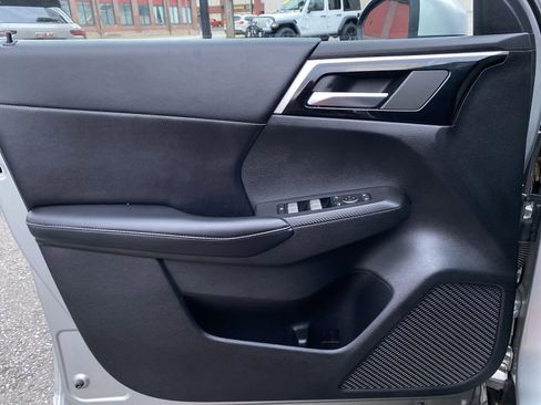 Used 2022 Mitsubishi Outlander SE image 14