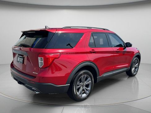 Used 2023 Ford Explorer XLT w/ Equipment Group 202A AWD/4WD image 7