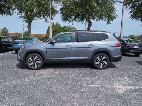 Used 2024 Volkswagen Atlas SE AWD/4WD image 3