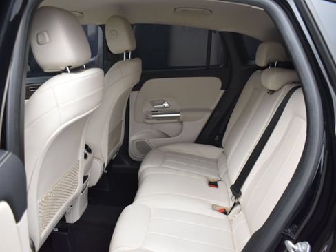 Used 2021 Mercedes-Benz GLA 250 4MATIC image 16