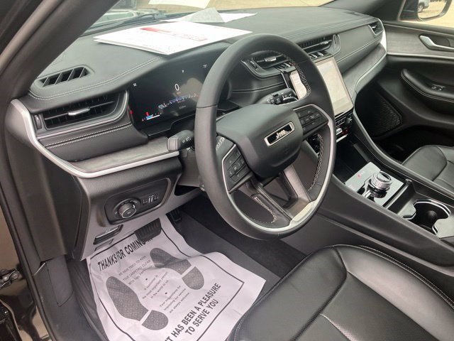 Certified 2024 Jeep Grand Cherokee Limited w/ Luxury Tech Group II AWD/4WD image 13