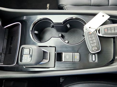 Used 2024 Nissan Rogue SL w/ SL Premium Package image 16