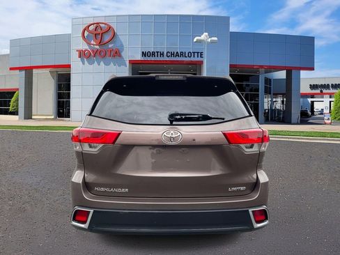 Used 2019 Toyota Highlander Limited FWD image 6
