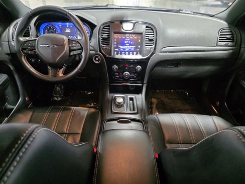 Used 2015 Chrysler 300 S image 18