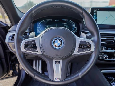 Used 2023 BMW 530e xDrive w/ Premium Package image 21