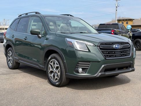Used 2022 Subaru Forester Premium image 2