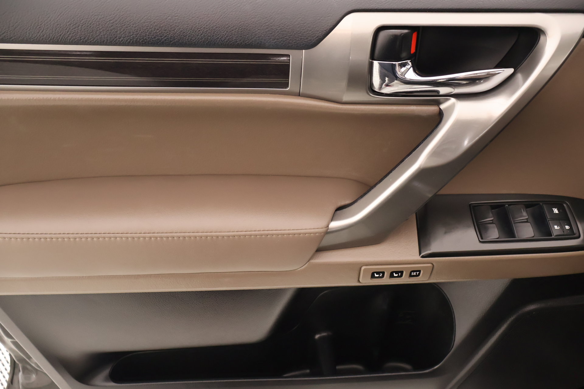 Used 2023 Lexus GX 460 Luxury w/ Accessory Package AWD/4WD image 17