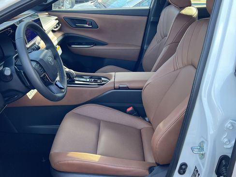 New 2025 Toyota Crown Signia image 7