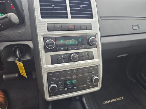 Used 2010 Dodge Journey SXT w/ Flexible Seating Group image 11