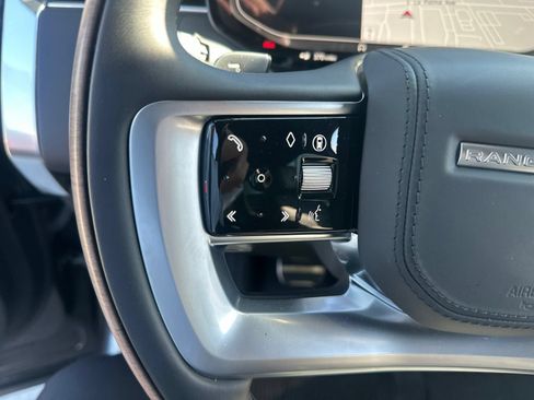 Certified 2025 Land Rover Range Rover SE AWD/4WD image 17