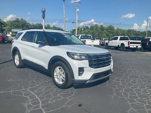 New 2026 Ford Explorer Active RWD image 3