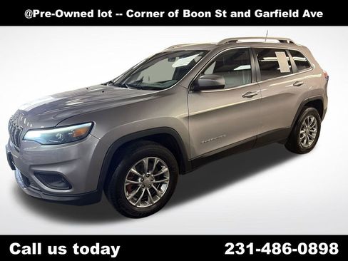 Used 2019 Jeep Cherokee Latitude Plus w/ Cold Weather Group AWD/4WD image 1