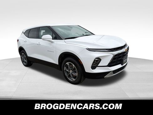Used 2025 Chevrolet Blazer LT AWD/4WD image 1