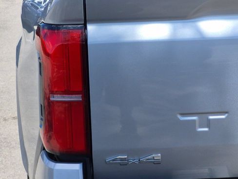Certified 2025 Toyota Tacoma SR5 AWD/4WD image 23