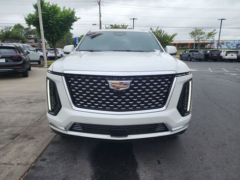 Certified 2025 Cadillac Escalade ESV Premium Luxury AWD/4WD image 3