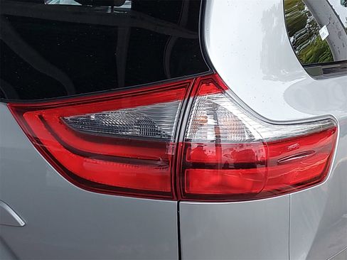 Used 2020 Toyota Sienna LE image 34