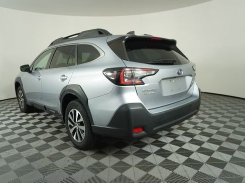 Used 2025 Subaru Outback Premium AWD/4WD image 5