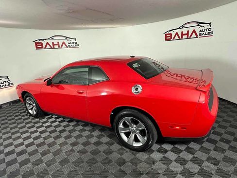 Used 2020 Dodge Challenger SXT RWD image 5