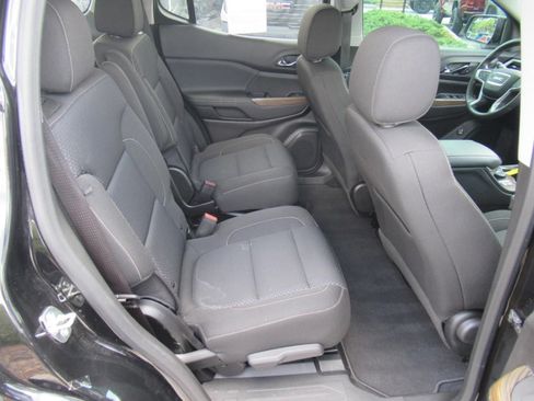 Used 2023 GMC Acadia SLE w/ Driver Convenience Package FWD image 31