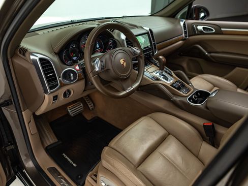 Used 2014 Porsche Cayenne S image 25