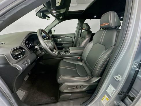Certified 2025 Honda Pilot TrailSport image 20