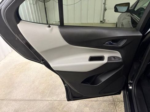 Used 2022 Chevrolet Equinox LS w/ LS Convenience Package FWD image 11