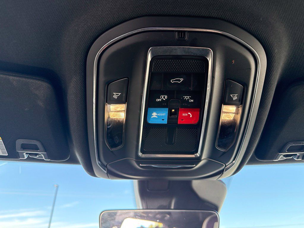 Used 2025 Jeep Grand Cherokee Altitude AWD/4WD image 42