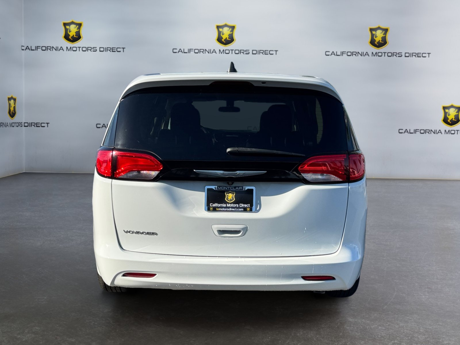 Used 2022 Chrysler Voyager LX FWD image 4