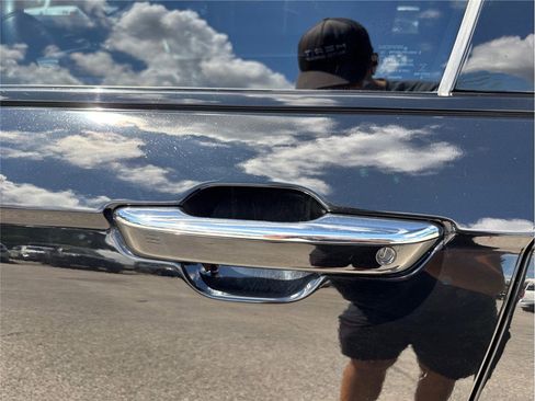 Used 2021 Jeep Grand Cherokee L Overland w/ Luxury Tech Group IV image 18