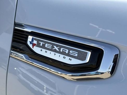 New 2026 GMC Sierra 1500 SLT image 16