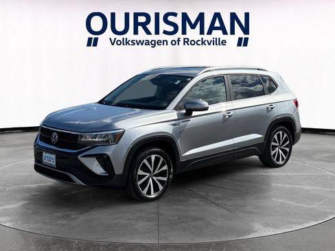 Used 2023 Volkswagen Taos SE AWD/4WD image 2