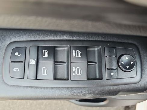 Used 2021 Jeep Grand Cherokee Laredo X AWD/4WD image 25