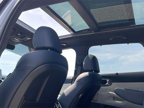 Used 2023 Kia Sorento SX Prestige image 40