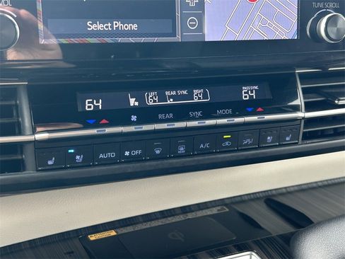 Used 2021 Toyota Sienna Platinum image 42