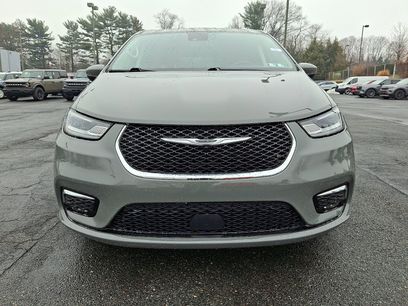 Used 2023 Chrysler Pacifica Touring-L