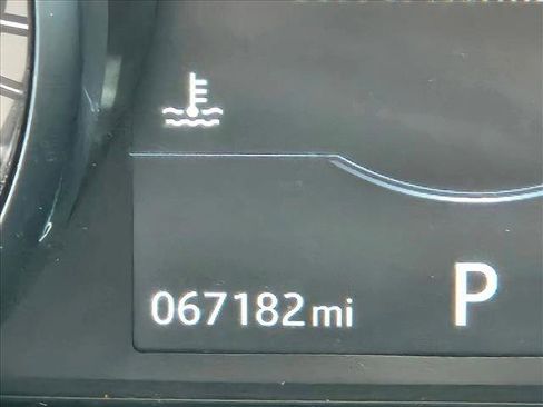 Used 2017 Land Rover Discovery First Edition image 13