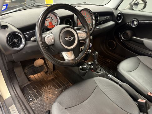 Used 2010 MINI Cooper Hardtop FWD image 8