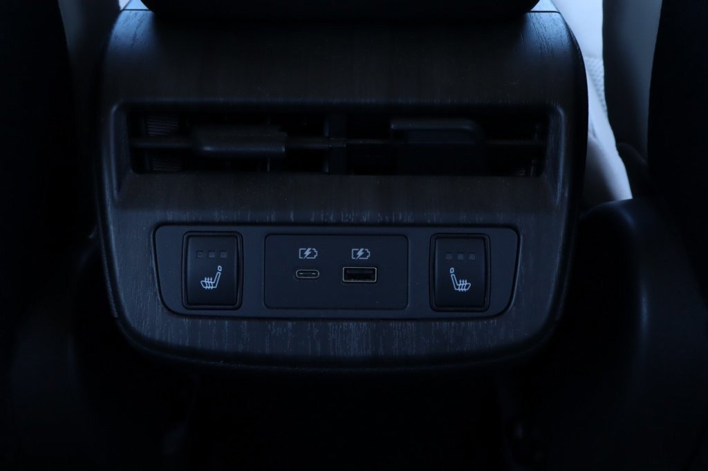 Used 2024 Nissan Ariya AWD image 33