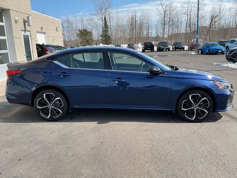 Used 2023 Nissan Altima 2.5 SR w/ SR Premium Package AWD/4WD image 4