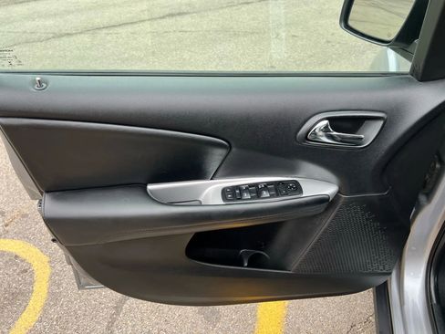 Used 2018 Dodge Journey SE w/ Popular Equipment Group FWD image 17