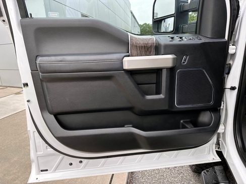 Used 2017 Ford F250 Lariat w/ Chrome Package AWD/4WD image 8