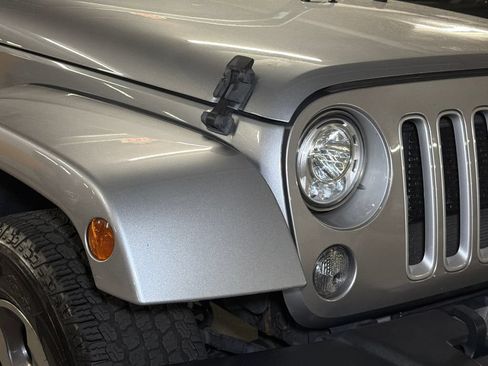 Used 2018 Jeep Wrangler Unlimited Sahara w/ Connectivity Group AWD/4WD image 8