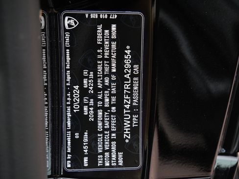 Used 2024 Lamborghini Huracan EVO image 26