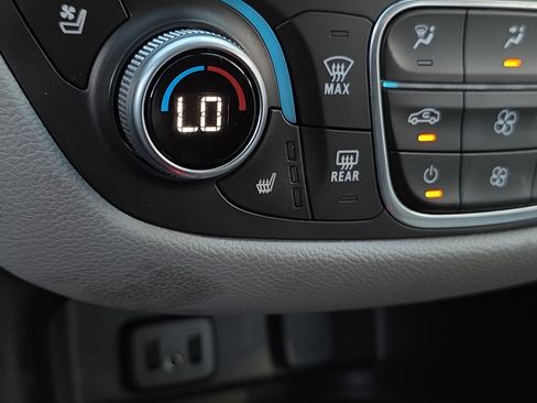 Used 2018 Chevrolet Equinox Premier image 24