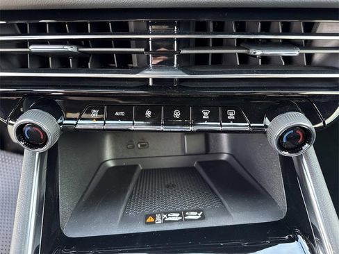 New 2026 Chevrolet Traverse LT w/ Midnight/Sport Edition image 18