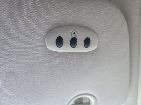 Used 2010 Chrysler Town & Country Touring image 20